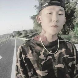 直播吃凉瓜的视频,直播吃凉瓜，清凉一夏尽享美味