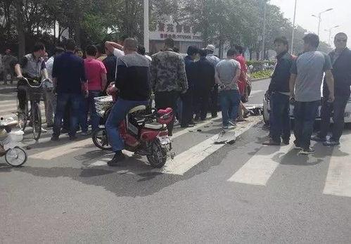 北美吃瓜撞车事件视频,视频记录惊人瞬间